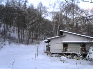長野県菅平高原 ゆたか山荘 西側(坂上) 2025/12/30 07:00