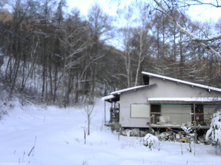 長野県菅平高原 ゆたか山荘 西側(坂上) 2025/12/30 07:45