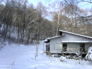 長野県菅平高原 ゆたか山荘 西側(坂上) 2025/12/30 09:15