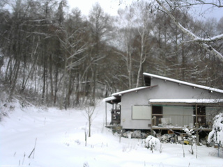 長野県菅平高原 ゆたか山荘 西側(坂上) 2025/12/30 09:30