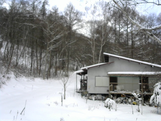 長野県菅平高原 ゆたか山荘 西側(坂上) 2025/12/30 09:45