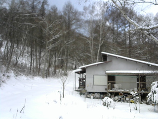 長野県菅平高原 ゆたか山荘 西側(坂上) 2025/12/30 10:45
