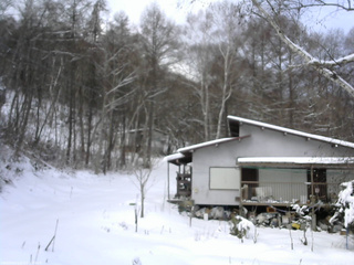 長野県菅平高原 ゆたか山荘 西側(坂上) 2025/12/30 11:30