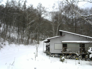 長野県菅平高原 ゆたか山荘 西側(坂上) 2025/12/30 13:00