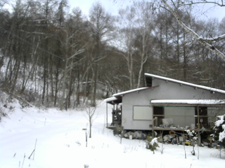 長野県菅平高原 ゆたか山荘 西側(坂上) 2025/12/30 13:15