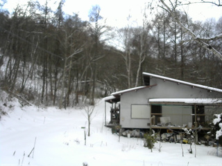 長野県菅平高原 ゆたか山荘 西側(坂上) 2025/12/30 14:00