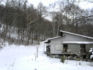 長野県菅平高原 ゆたか山荘 西側(坂上) 2025/12/30 14:15