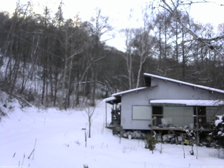 長野県菅平高原 ゆたか山荘 西側(坂上) 2025/12/30 15:15