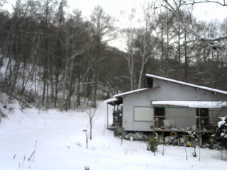長野県菅平高原 ゆたか山荘 西側(坂上) 2025/12/30 16:00