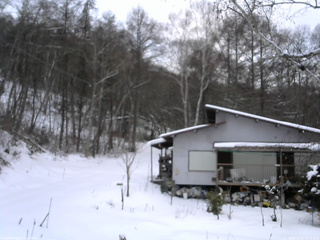 長野県菅平高原 ゆたか山荘 西側(坂上) 2025/12/30 16:15
