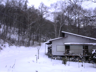 長野県菅平高原 ゆたか山荘 西側(坂上) 2025/12/30 16:30