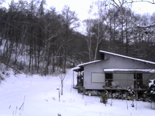 長野県菅平高原 ゆたか山荘 西側(坂上) 2025/12/30 16:45