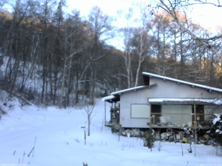 長野県菅平高原 ゆたか山荘 西側(坂上) 2025/12/31 07:30