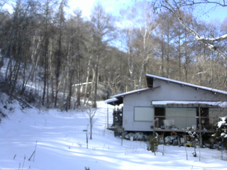 長野県菅平高原 ゆたか山荘 西側(坂上) 2025/12/31 12:00
