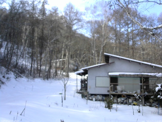 長野県菅平高原 ゆたか山荘 西側(坂上) 2025/12/31 12:15