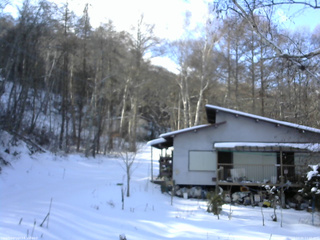 長野県菅平高原 ゆたか山荘 西側(坂上) 2025/12/31 13:00