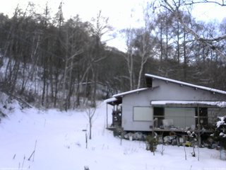 長野県菅平高原 ゆたか山荘 西側(坂上) 2025/12/31 15:00