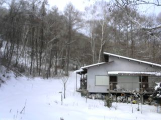 長野県菅平高原 ゆたか山荘 西側(坂上) 2026/01/01 09:15