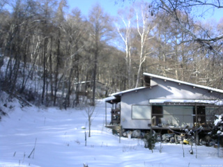 長野県菅平高原 ゆたか山荘 西側(坂上) 2026/01/01 10:15