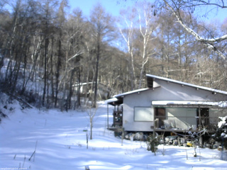 長野県菅平高原 ゆたか山荘 西側(坂上) 2026/01/01 10:45