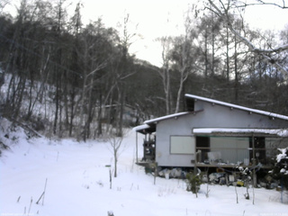 長野県菅平高原 ゆたか山荘 西側(坂上) 2026/01/01 14:15