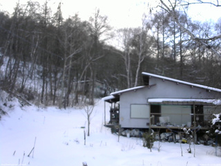 長野県菅平高原 ゆたか山荘 西側(坂上) 2026/01/01 14:45