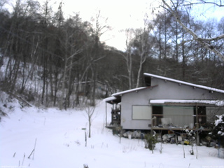 長野県菅平高原 ゆたか山荘 西側(坂上) 2026/01/01 15:45