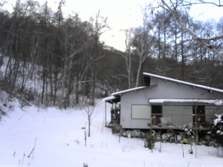 長野県菅平高原 ゆたか山荘 西側(坂上) 2026/01/01 16:00