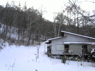 長野県菅平高原 ゆたか山荘 西側(坂上) 2026/01/01 16:30