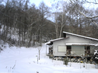 長野県菅平高原 ゆたか山荘 西側(坂上) 2026/01/02 07:45