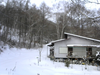 長野県菅平高原 ゆたか山荘 西側(坂上) 2026/01/02 09:00