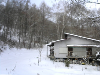 長野県菅平高原 ゆたか山荘 西側(坂上) 2026/01/02 09:15