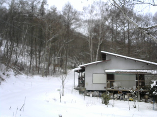 長野県菅平高原 ゆたか山荘 西側(坂上) 2026/01/02 11:00
