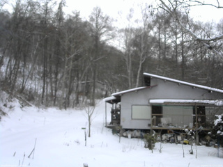 長野県菅平高原 ゆたか山荘 西側(坂上) 2026/01/02 11:15