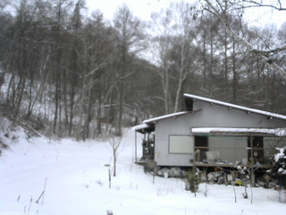 長野県菅平高原 ゆたか山荘 西側(坂上) 2026/01/02 11:45