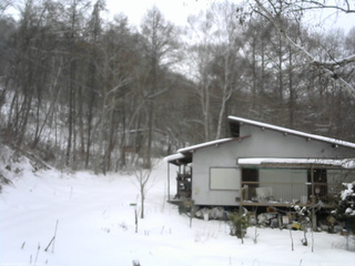 長野県菅平高原 ゆたか山荘 西側(坂上) 2026/01/02 12:15