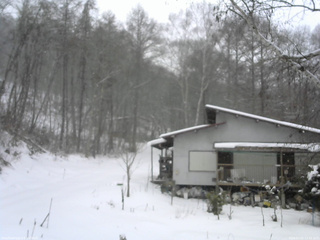 長野県菅平高原 ゆたか山荘 西側(坂上) 2026/01/02 12:45
