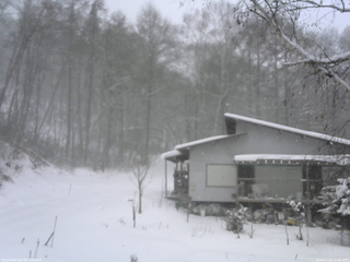 長野県菅平高原 ゆたか山荘 西側(坂上) 2026/01/02 15:00
