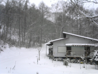 長野県菅平高原 ゆたか山荘 西側(坂上) 2026/01/02 15:45