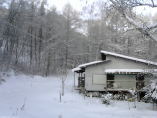 長野県菅平高原 ゆたか山荘 西側(坂上) 2026/01/03 08:00