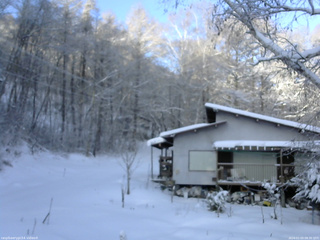 長野県菅平高原 ゆたか山荘 西側(坂上) 2026/01/03 08:30