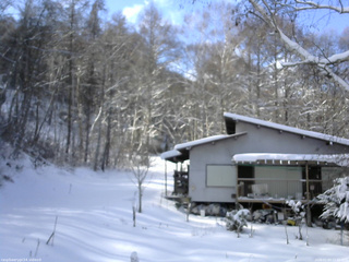 長野県菅平高原 ゆたか山荘 西側(坂上) 2026/01/03 12:45