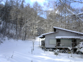 長野県菅平高原 ゆたか山荘 西側(坂上) 2026/01/03 13:00