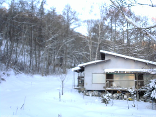 長野県菅平高原 ゆたか山荘 西側(坂上) 2026/01/04 07:15