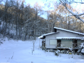 長野県菅平高原 ゆたか山荘 西側(坂上) 2026/01/04 08:00