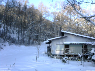 長野県菅平高原 ゆたか山荘 西側(坂上) 2026/01/04 08:15