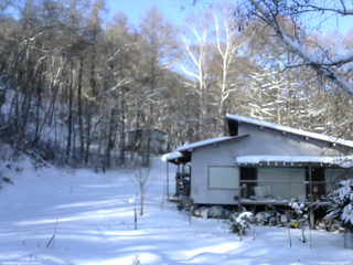 長野県菅平高原 ゆたか山荘 西側(坂上) 2026/01/04 09:30