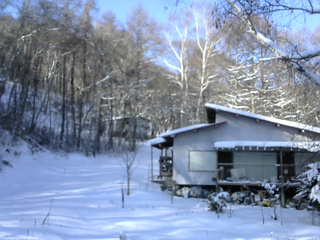 長野県菅平高原 ゆたか山荘 西側(坂上) 2026/01/04 09:45