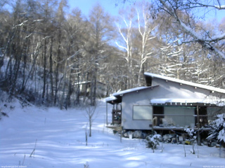 長野県菅平高原 ゆたか山荘 西側(坂上) 2026/01/04 10:00