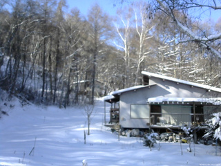長野県菅平高原 ゆたか山荘 西側(坂上) 2026/01/04 10:15